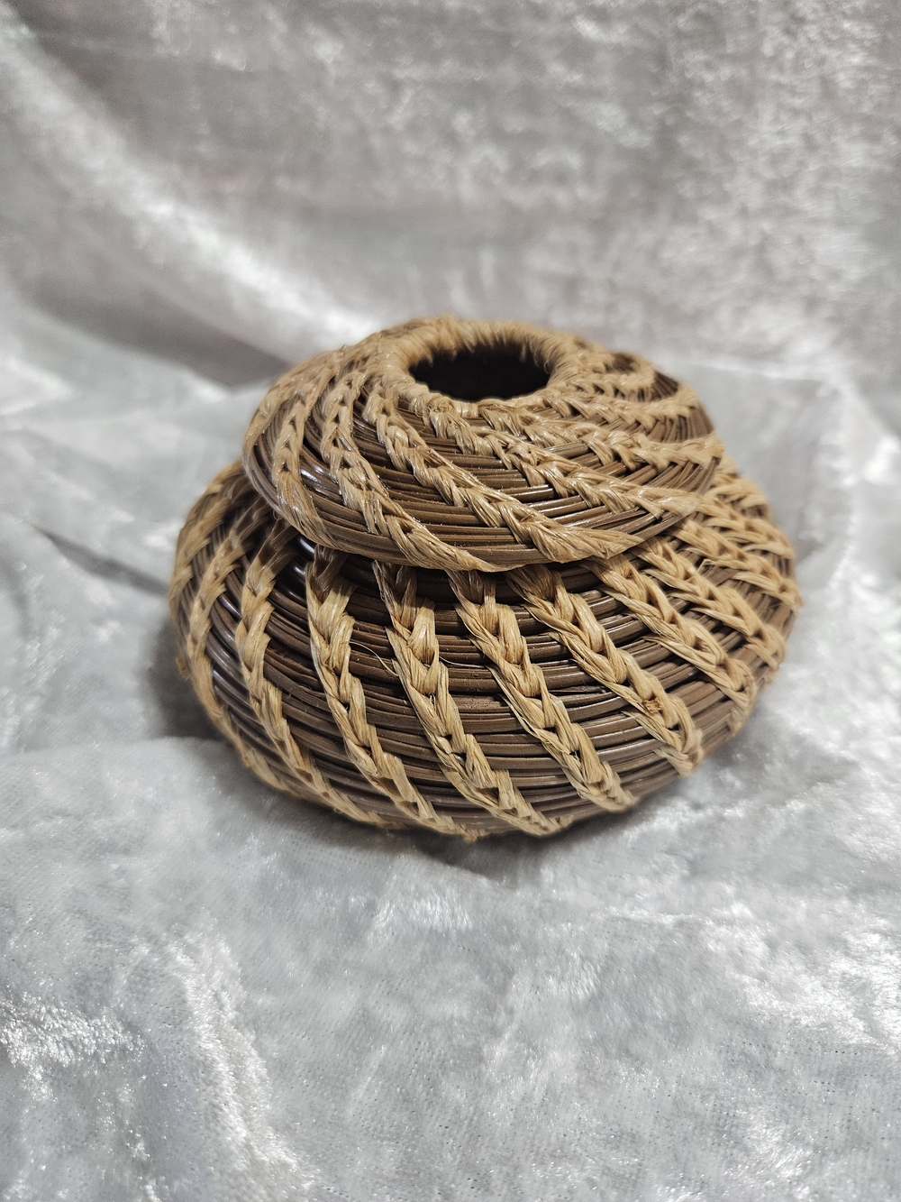 Miniature Pine Needle Basket w/raised top and Raffia stitching, intricate detail